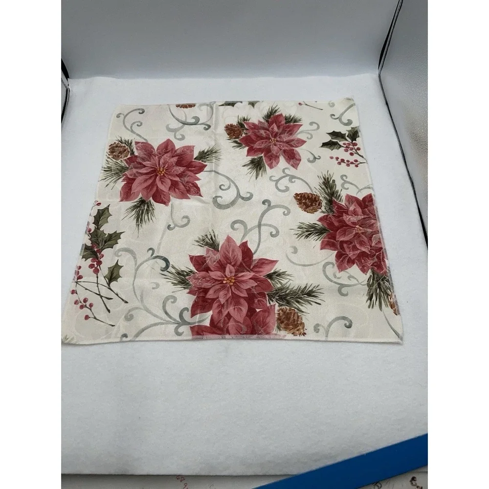 Christmas Holiday Time Poinsetta Filgree Napkin Set of 4‎